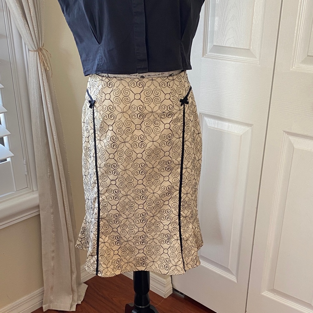 “Harold’s Embroidered Flounce Skirt Size 4 Cream Black A-Line Feminine Classic” - Picture 10 of 12